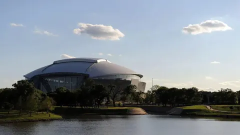 激战正酣：德比巅峰对决，迪纳摩客场能否逆袭夺冠？